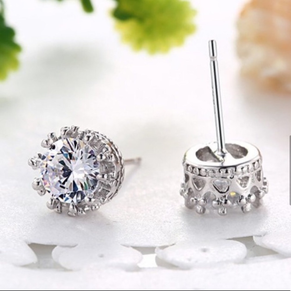 Silver Round Diamond Royal Crown Stud Earrings - Picture 4 of 5